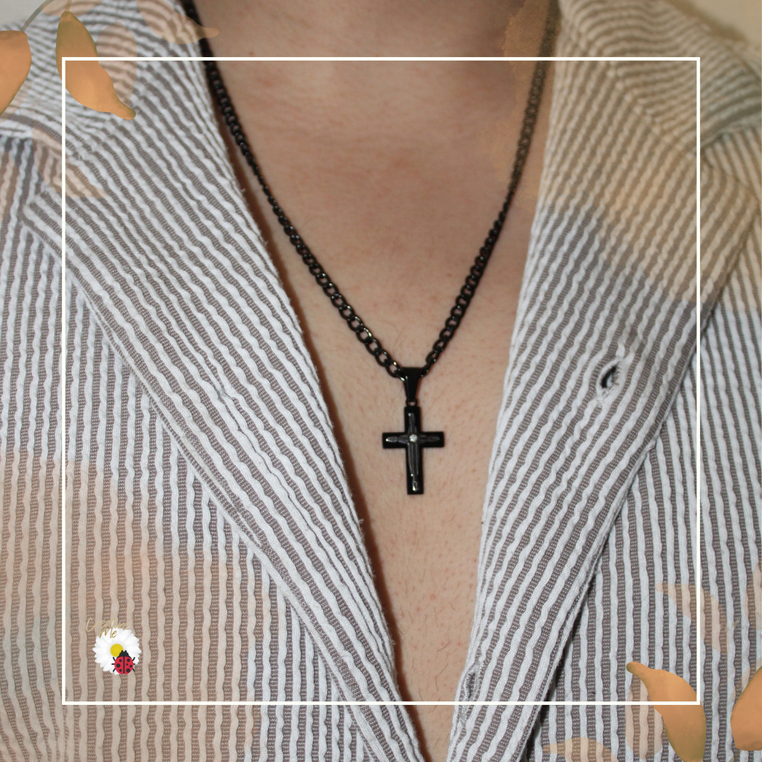 Colar Masculino com Corrente e Cruz Preta