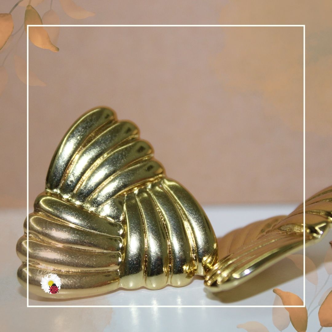 Brincos Triângulo Dourado com Relevos