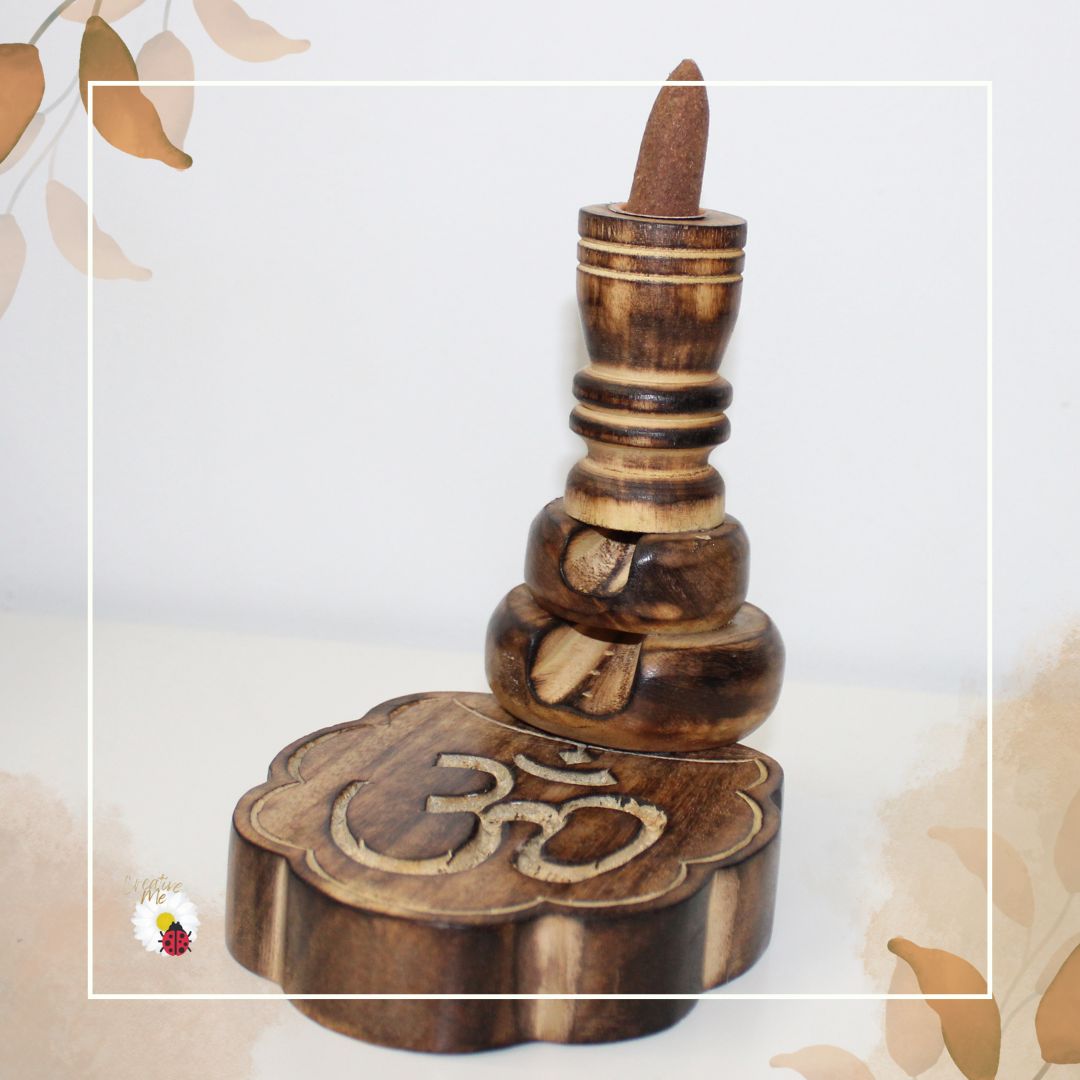 Suporte em Madeira com o símbolo OM para Incensos em Cone