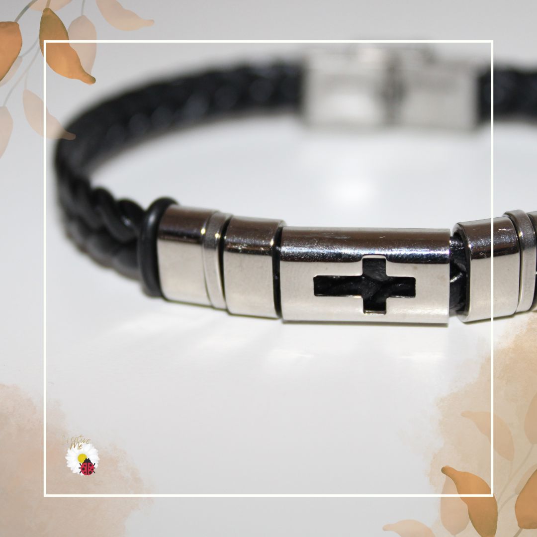 Pulseira Preta Entrançada com Cruz em Aço