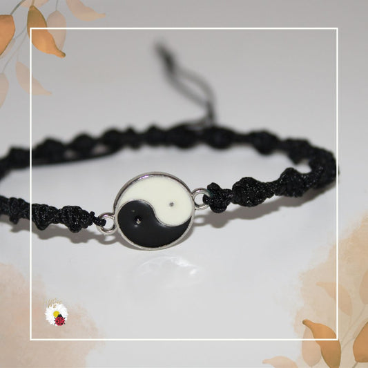 Pulseira em Fio Preto com Yin Yang