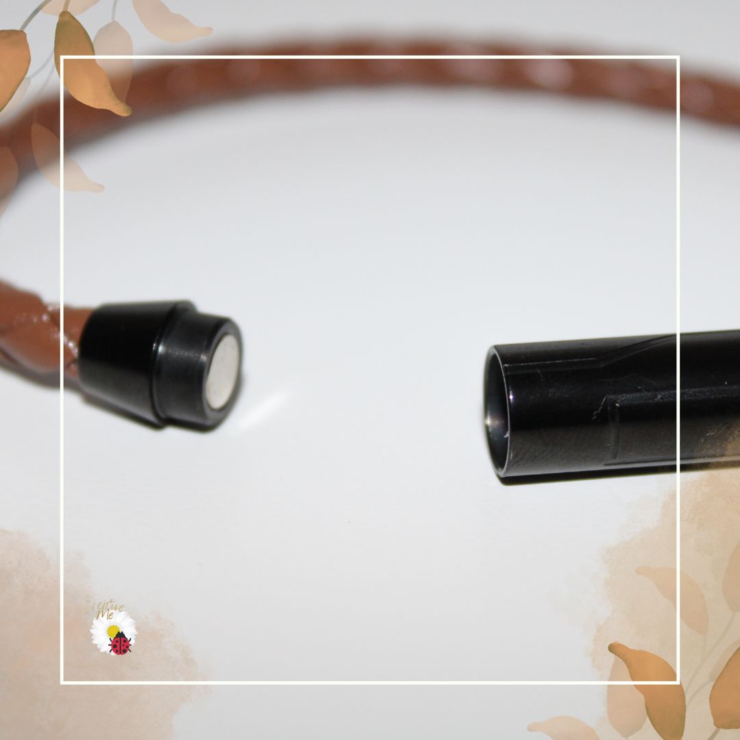 Pulseira Castanha em Pele Sintética com fecho metálico